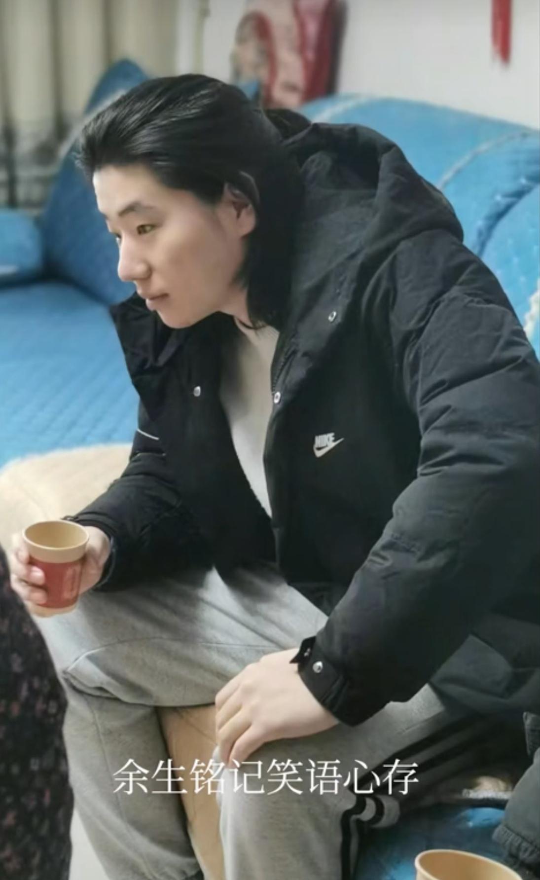 米兰体育记者：费内巴切仍在和曼城谈阿克转会费，预计700万+150万镑