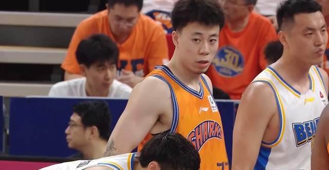 郑钦文三盘逆转萨卡里 终结连败斩获草地赛季首胜