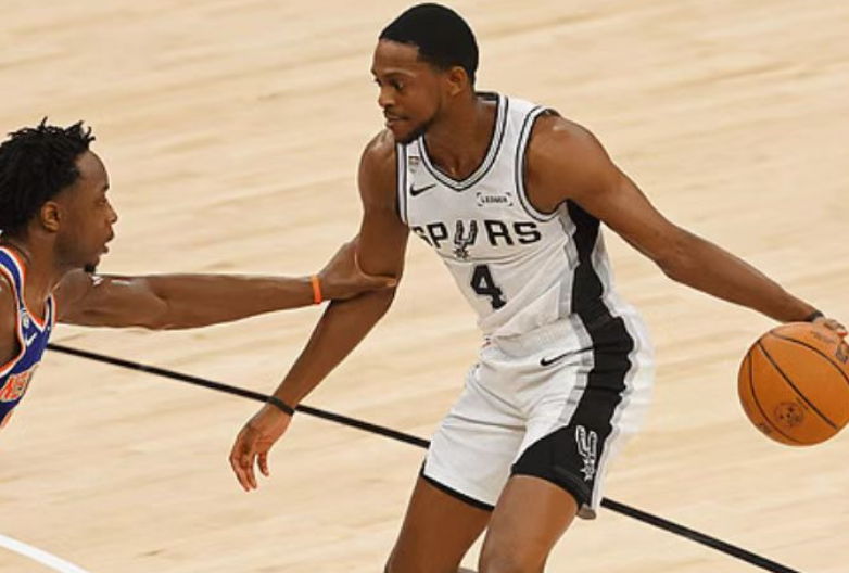 莱斯特城官方:拉塞尔