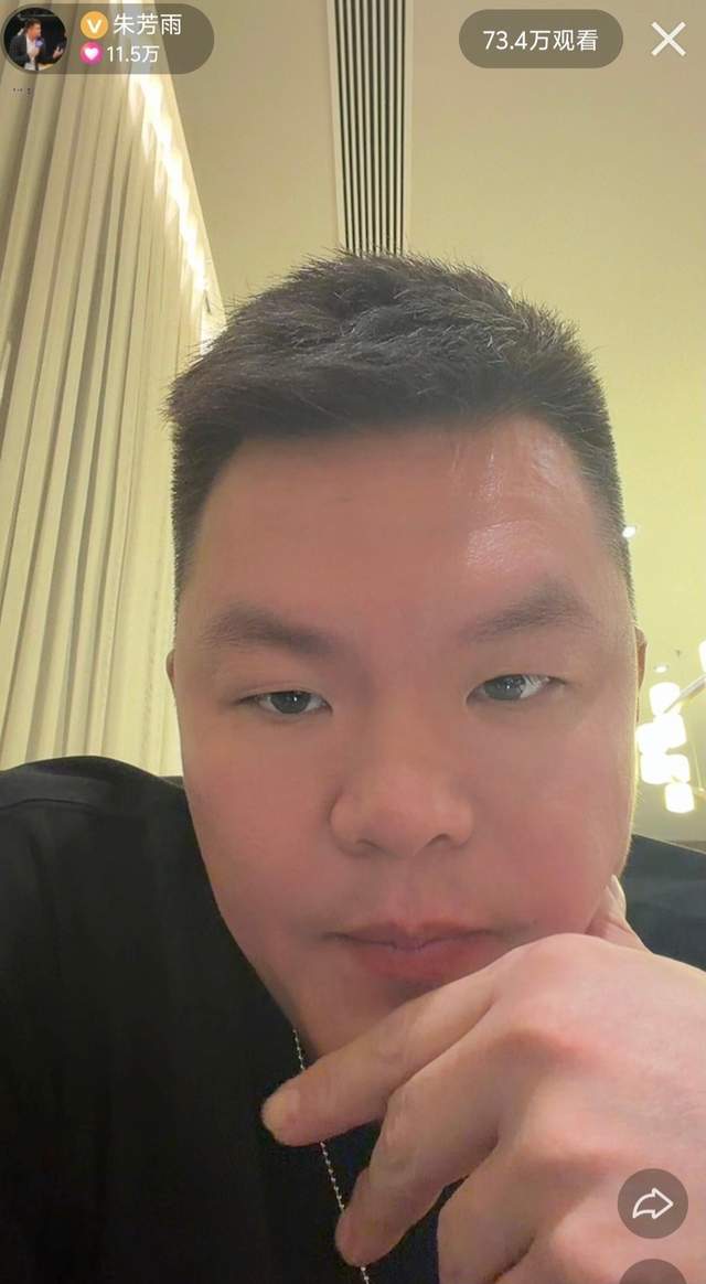 痛失好局,瑞士主帅雅金在球队被卡塔尔绝平后怒摔水瓶