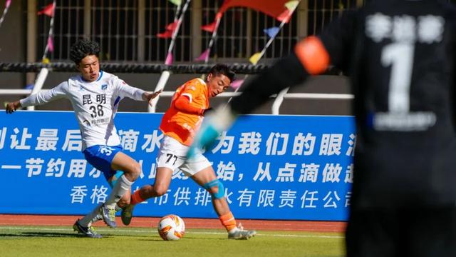下滑得有点那快，卡塞米罗3次被过全场最高+5次丢失球权
