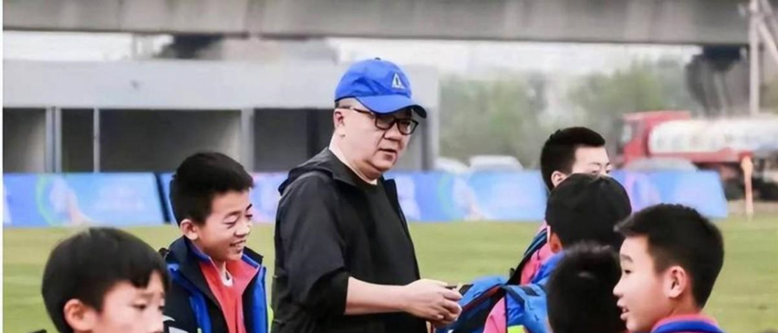 老詹争夺战继续！掘金加入马刺退出 高管：去丹佛搭档那人就对了