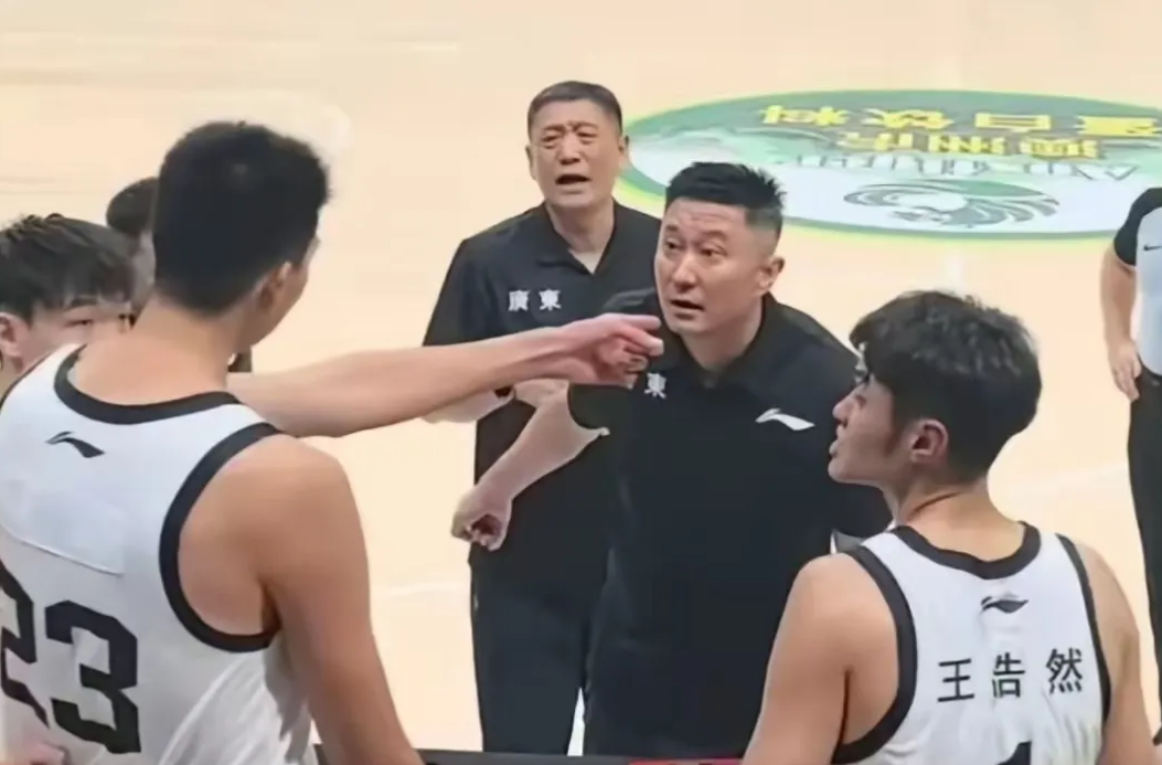 历史首队!马刺5场总决赛首节全领先10+ 限制尼克斯22中4创新低