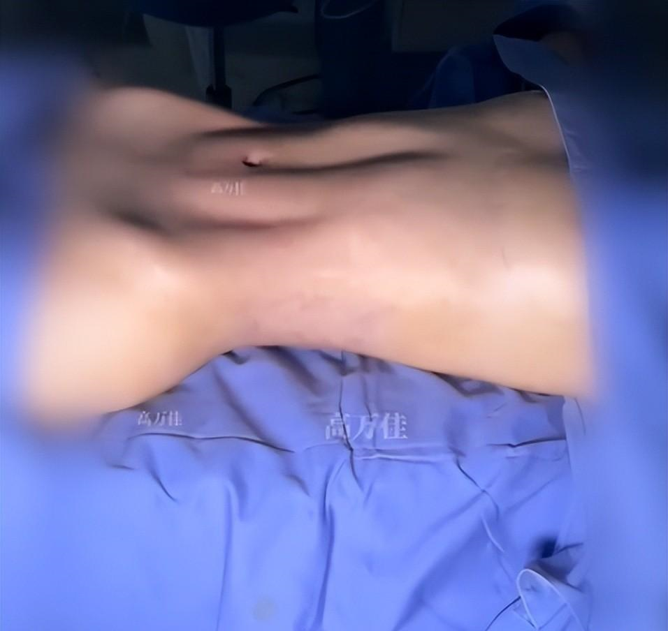 火箭两年合同签下签湖人后场大闸,他们并没有使用全额中产特例?
