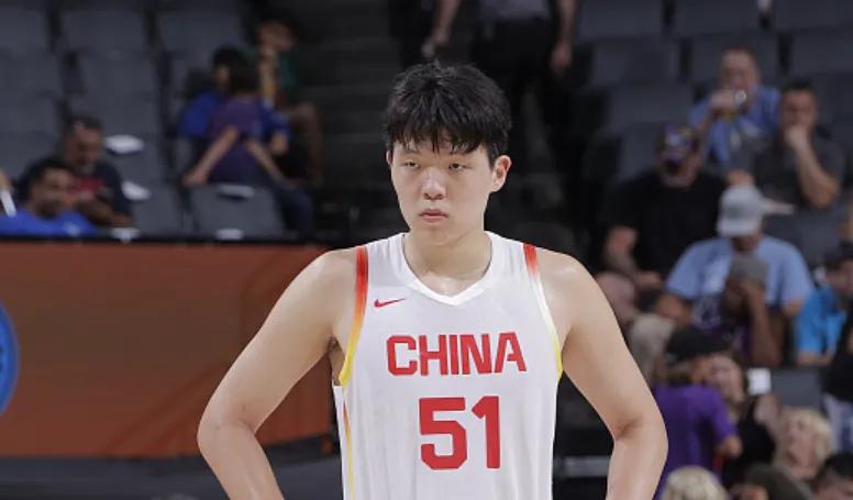 文班19+14+5封盖,哈珀比肩2传奇带不动双枪,马刺1