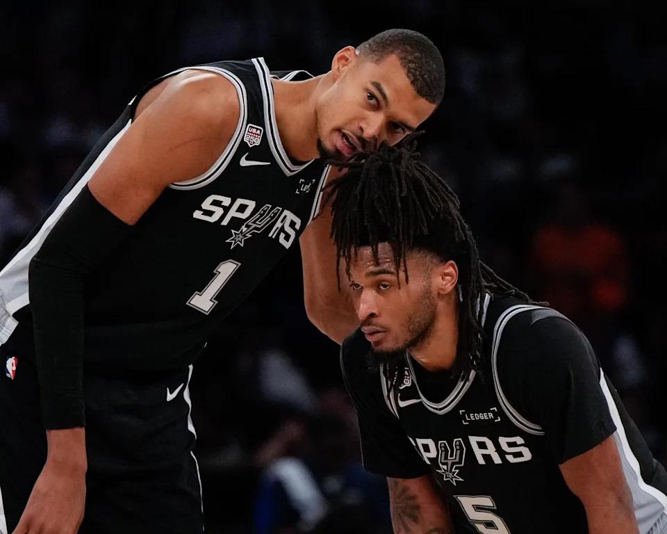 NBA总决赛G5首发出炉：双方均不变阵 马刺固执仍用福克斯首发