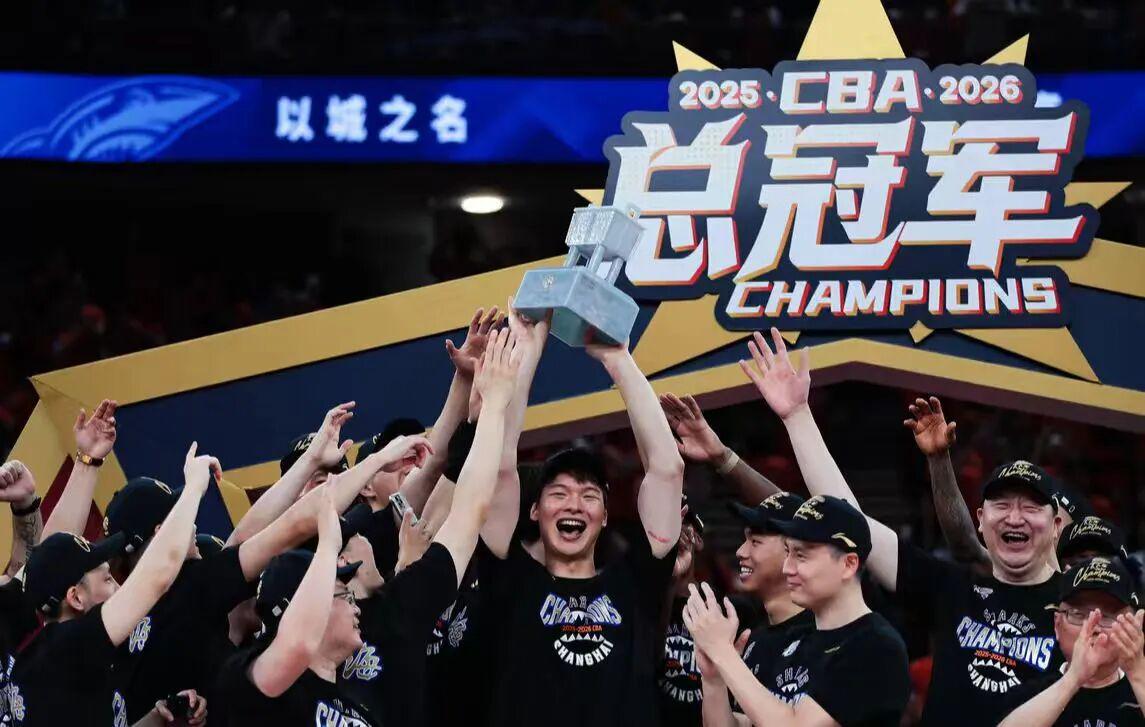 4年1.78亿！抢疯了！湖人头痛，冠军中锋还要吗？