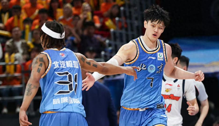 热火领跑字母哥交易需二选一