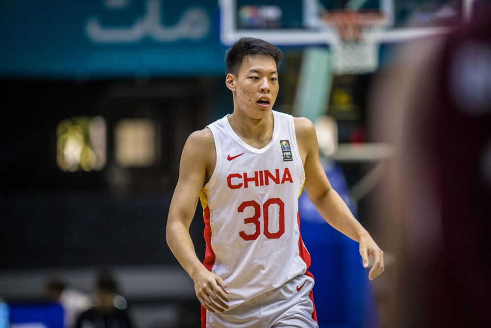 米兰体育NBA球员齐聚青训营:朗多传授球商,欧文膝伤后首秀状态良好