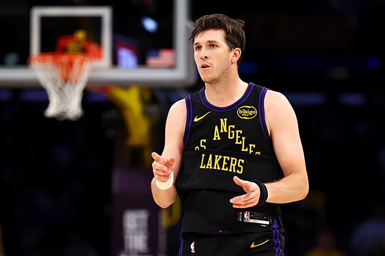 米兰体育NBA总决赛战报:福克斯一级恶犯!马刺16分优势变3分,卡斯尔7中0
