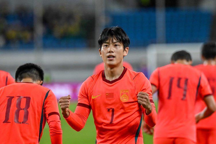 马刺1比4不敌尼克斯获得总亚军，输掉的四场比赛三要素完全相同