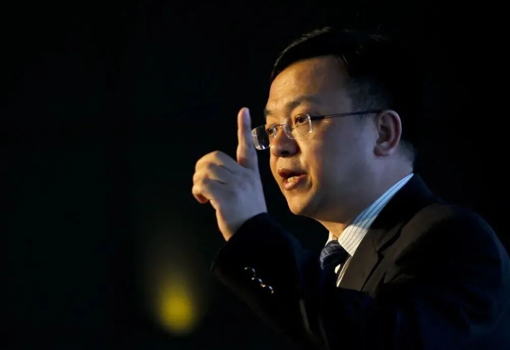下滑得有点那快，卡塞米罗3次被过全场最高+5次丢失球权