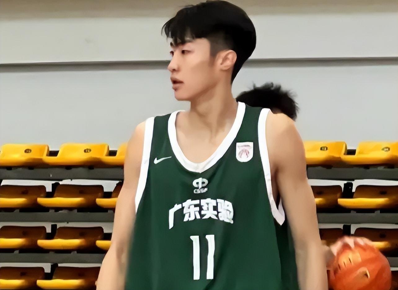 一次豪赌,詹姆斯挑了最难的一条夺冠之路